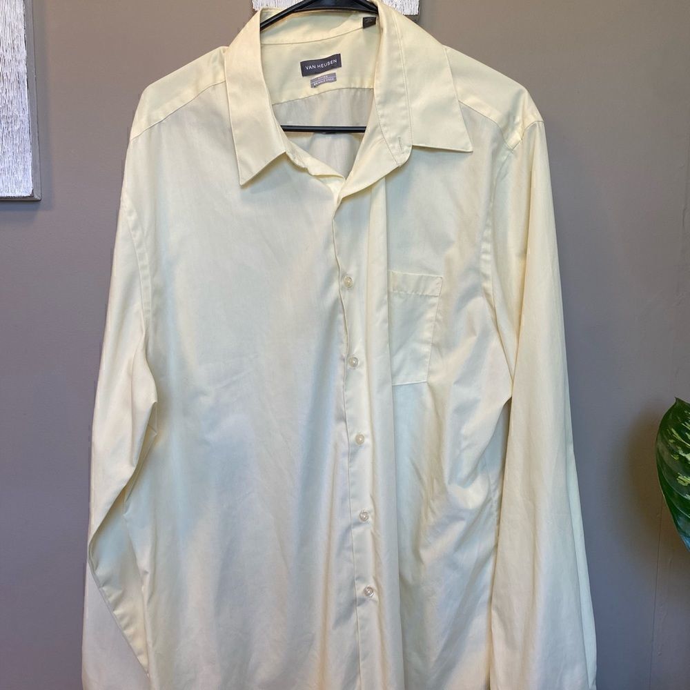 Van Heusen Men’s Pale Yellow Dress Shirt